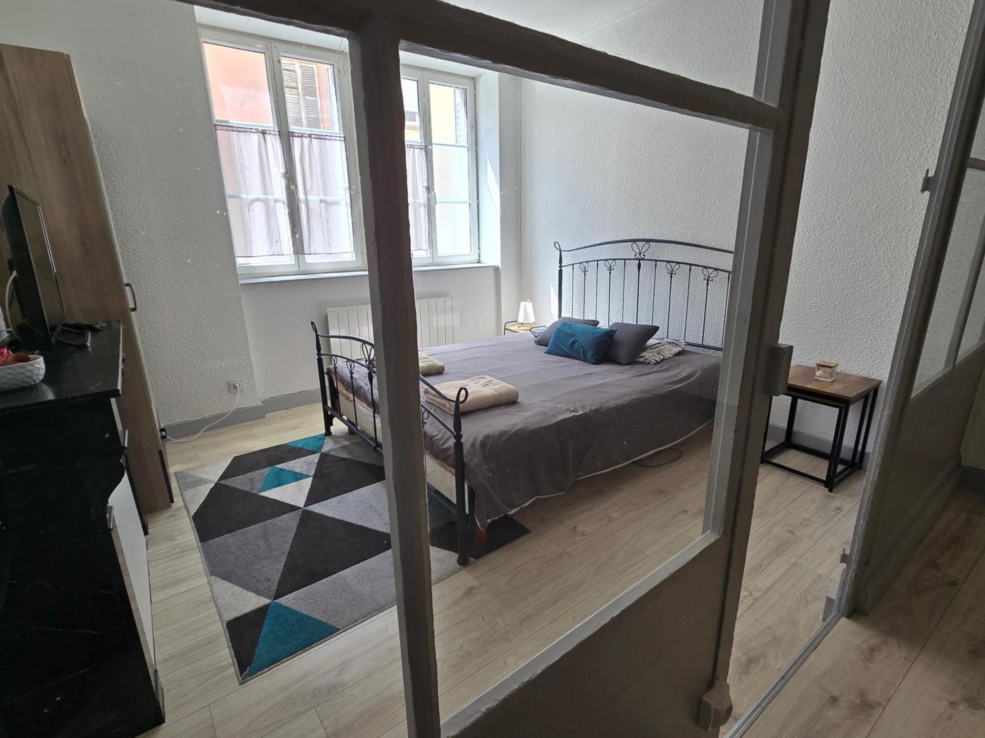 Appartement Au Calme Idealement Place A Macon. Eksteriør billede